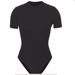 Skims FITS EVERYBODY
T-SHIRT BODYSUIT
